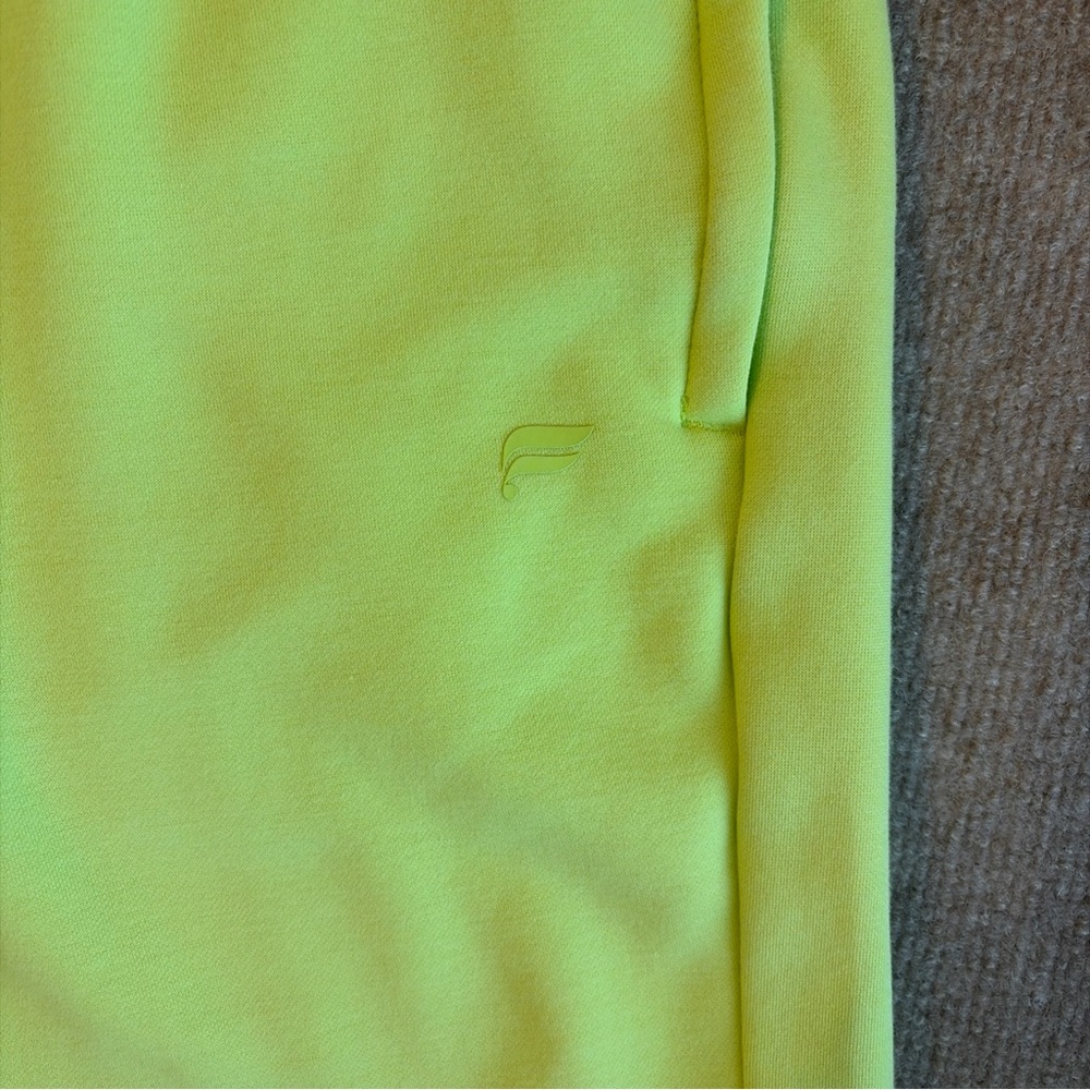 Fabletics Men’s Sz L The Go To Short in Green Vivid Lime - Picture 2 of 6
